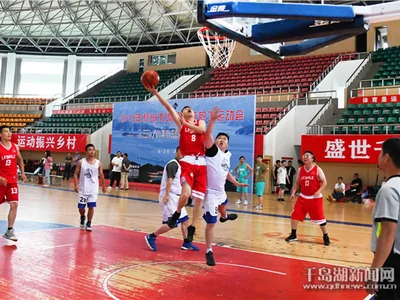 法比奥赛后欲换球衣，斯特兰德贝里已离场